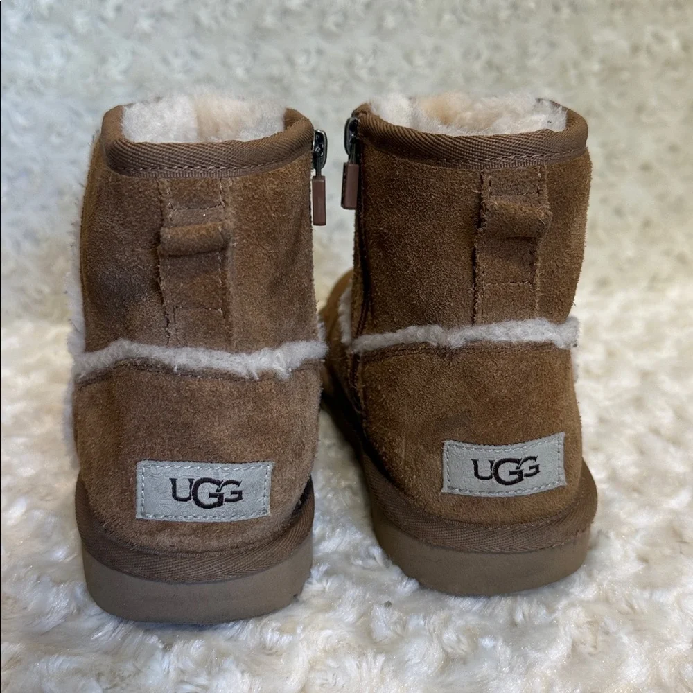 UGG tang short boots with zipper for big girl size 4
